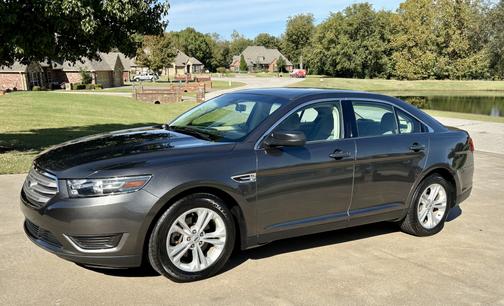2017 Ford Taurus SE