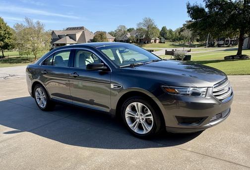 2017 Ford Taurus SE