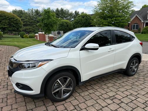 White 2021 Honda HR-V EX