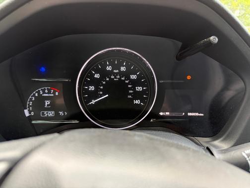 White 2021 Honda HR-V EX