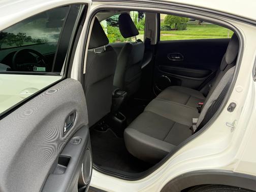 White 2021 Honda HR-V EX