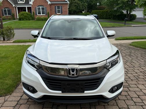 White 2021 Honda HR-V EX