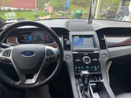 Black 2018 Ford Taurus Limited