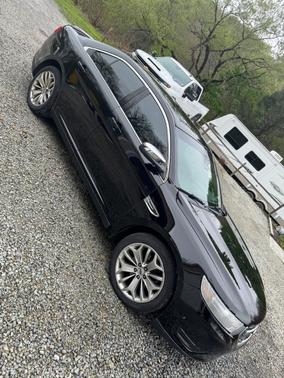 Black 2018 Ford Taurus Limited