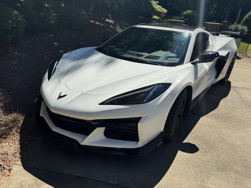 White 2024 Chevrolet Corvette Z06 w/2LZ
