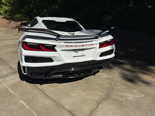 White 2024 Chevrolet Corvette Z06 w/2LZ