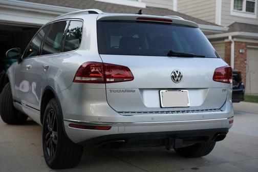2016 Volkswagen Touareg VR6 Lux