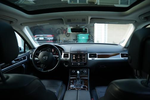 2016 Volkswagen Touareg VR6 Lux