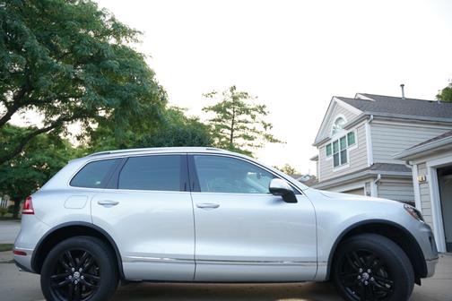 2016 Volkswagen Touareg VR6 Lux