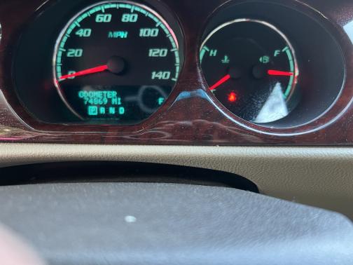 Photo 3 of 6 of 2010 Buick Lucerne CXL