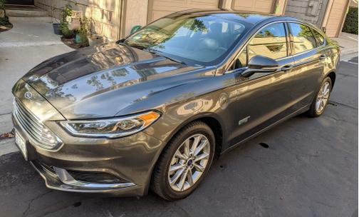 Photo 3 of 12 of 2018 Ford Fusion Energi SE Luxury