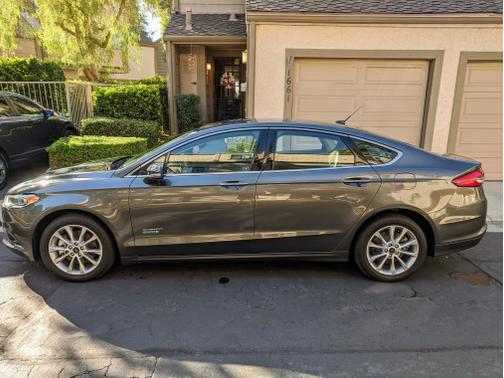 Photo 4 of 12 of 2018 Ford Fusion Energi SE Luxury