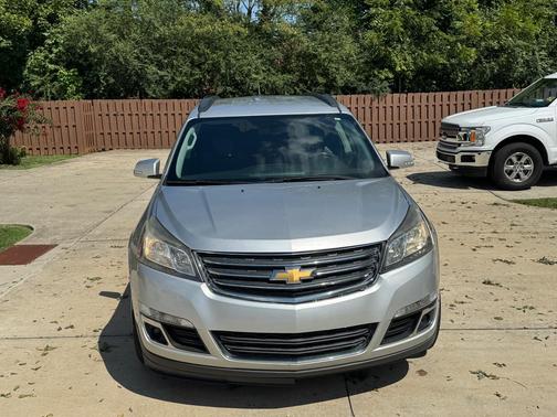 Silver 2017 Chevrolet Traverse 2LT