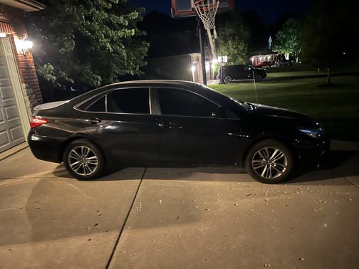 Black 2016 Toyota Camry SE