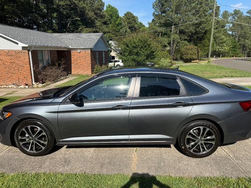 Gray 2022 Volkswagen Jetta 1.4T Sport