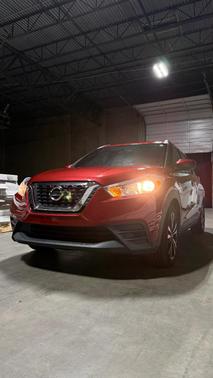 Red 2019 Nissan Kicks SV
