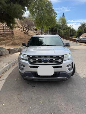 Silver 2016 Ford Explorer XLT