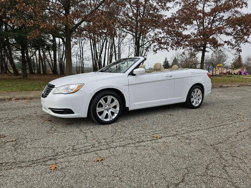 White 2013 Chrysler 200 Touring