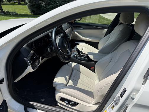 White 2018 BMW 530e xDrive iPerformance