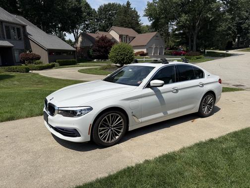 White 2018 BMW 530e xDrive iPerformance