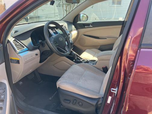 2017 Hyundai TUCSON SE