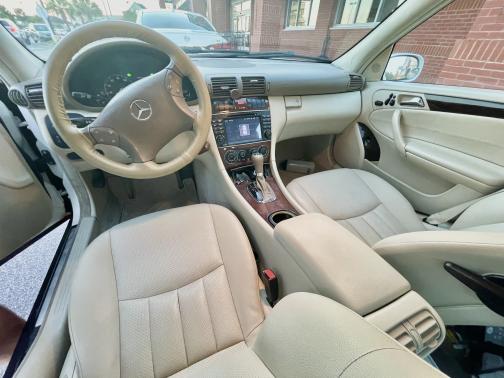Photo 3 of 6 of 2007 Mercedes-Benz C-Class C280 4MATIC