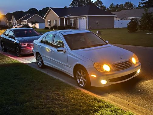 Photo 5 of 6 of 2007 Mercedes-Benz C-Class C280 4MATIC