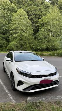 White 2023 Kia Forte LXS