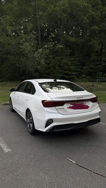 White 2023 Kia Forte LXS