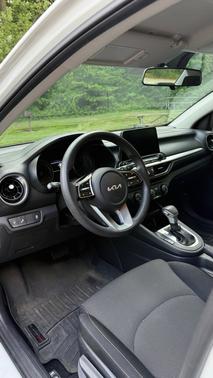 White 2023 Kia Forte LXS