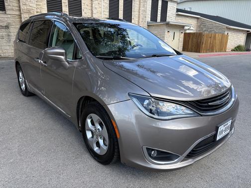 2018 Chrysler Pacifica Hybrid Touring L