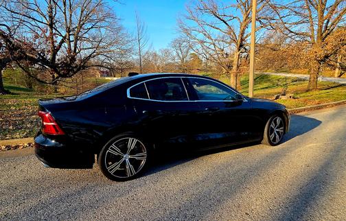 Black 2019 Volvo S60 Hybrid T8 Inscription