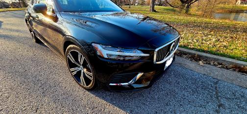 Black 2019 Volvo S60 Hybrid T8 Inscription