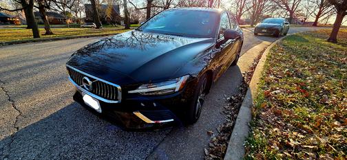 Black 2019 Volvo S60 Hybrid T8 Inscription