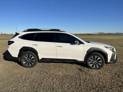 White 2024 Subaru Outback Touring