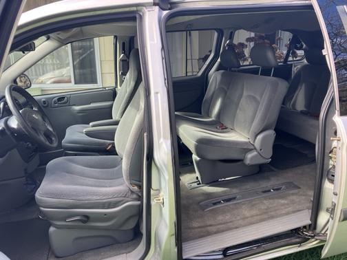 2005 Dodge Grand Caravan SE