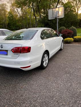 Photo 3 of 7 of 2013 Volkswagen Jetta Hybrid SEL
