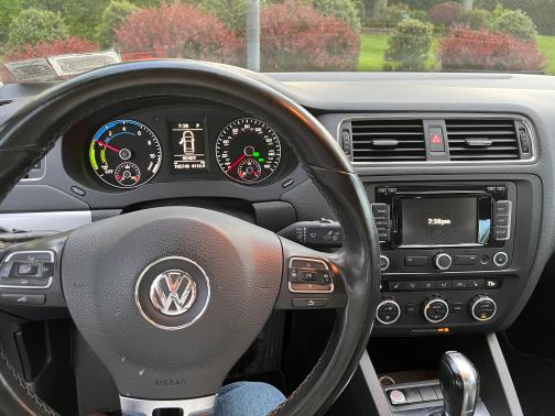 Photo 5 of 7 of 2013 Volkswagen Jetta Hybrid SEL