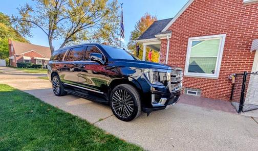 Blue 2023 GMC Yukon XL SLT
