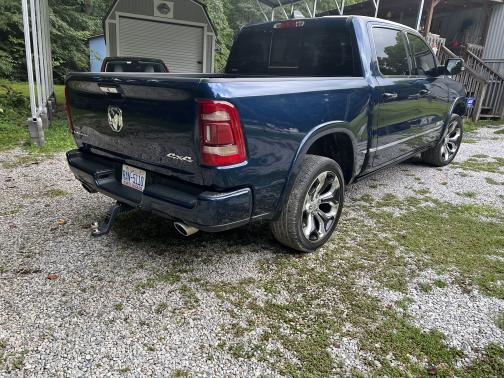 Photo 4 of 19 of 2020 RAM 1500 Limited