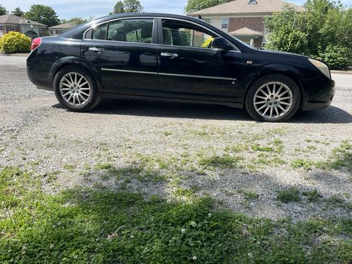 Black 2007 Saturn Aura XR