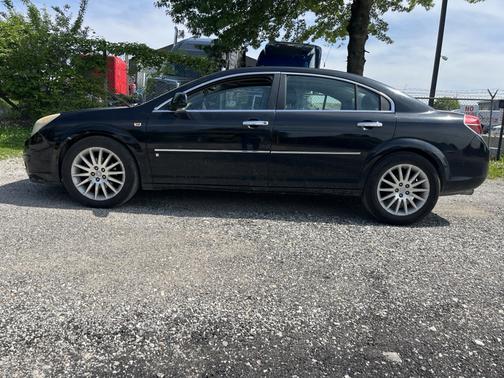Black 2007 Saturn Aura XR
