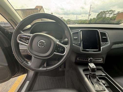 Black 2020 Volvo XC90 T6 Momentum
