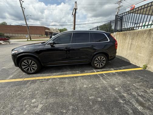 Black 2020 Volvo XC90 T6 Momentum