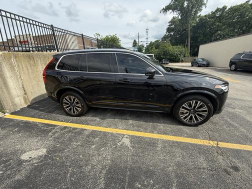 Black 2020 Volvo XC90 T6 Momentum