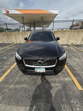Black 2020 Volvo XC90 T6 Momentum