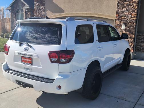 White 2018 Toyota Sequoia SR5
