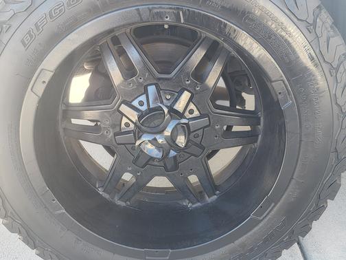 White 2018 Toyota Sequoia SR5