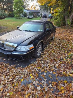 Black 2006 Lincoln Town Car Signature