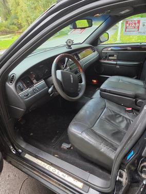 Black 2006 Lincoln Town Car Signature